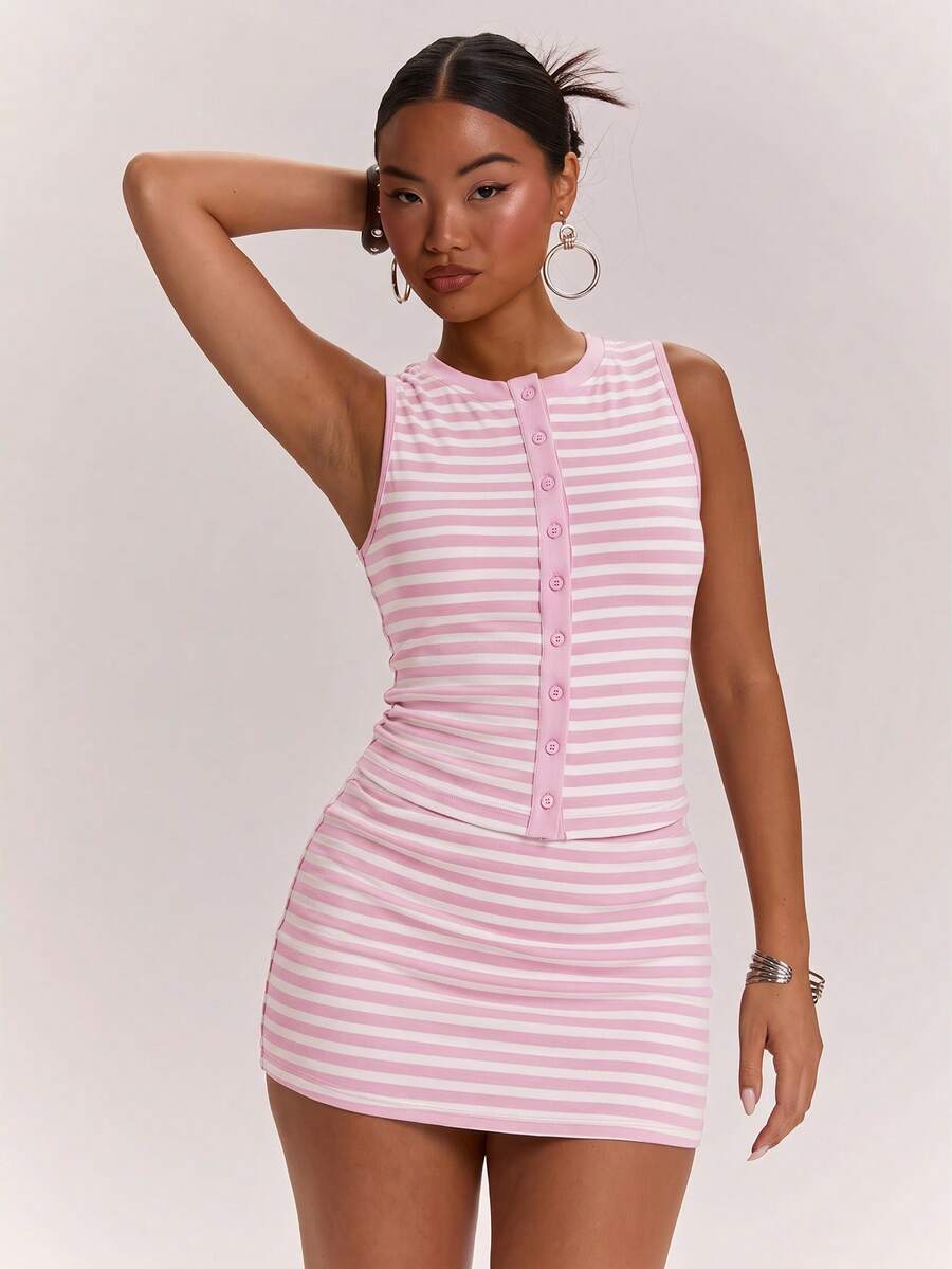 SHEIN BAE 2件組休閒條紋針織背心與低腰迷你裙套裝,適合早午餐、外出、約會、通勤、郵輪度假等場合,女性度假旅行理想選擇。棕色套裝、拼色套裝,適合女性上班穿著 - 淺粉色 - 查看 1