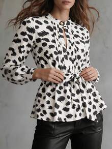 SHEIN Franclia Blus Wanita Kerah Bulat Berlipit Kancing Depan dengan Pita dan Motif Leopard - MultiWarna - View 5