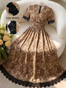 Linhara CURVE Gaun Patchwork Renda Motif Cetak Ukuran Plus dengan Potongan Pas Badan - Coklat - View 5