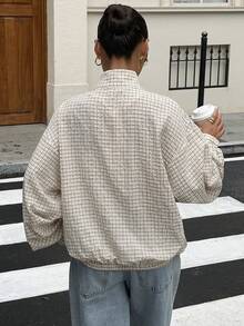 Livesso 女款標準版型休閒街頭風格紋翻領拉鍊長袖寬鬆短夾克，秋季日常旅行穿搭，灰色格紋 - 卡其色 - 查看 2