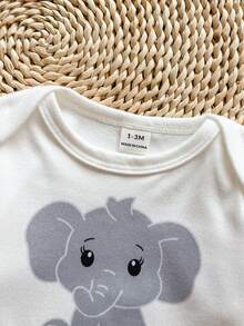 SHEIN Vintaside Kids 新生兒男嬰春秋四季通用寬鬆針織奶油色與淺藍色拼接設計信封領長袖連身衣與收口長褲2件套，柔軟可愛極簡清新風格；適中厚度，身上印有卡通大象、小鳥與「Be Brave」字樣；休閒、幼兒、派對 - 彩色 - 查看 7
