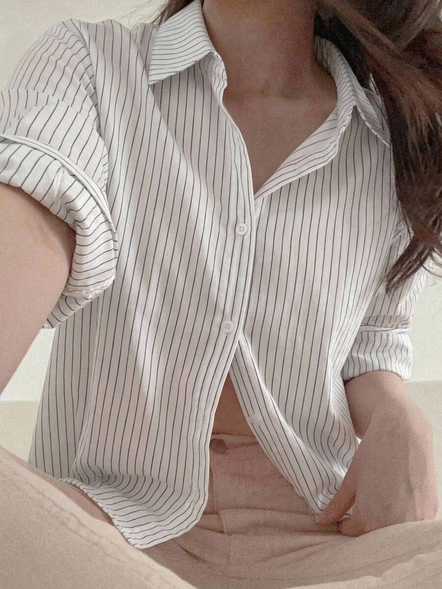 DAZY 女款寬鬆條紋單排扣長袖襯衫,適合辦公與通勤 - 白色 - 查看 1