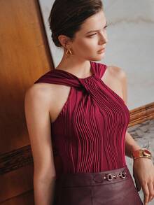 Anewsta Atasan Tank Top Camisole Wanita Model Crop Top dengan Tali Bahu Tipis Berpilin Warna Burgundy untuk Awal Musim Gugur - Burgundy - View 2