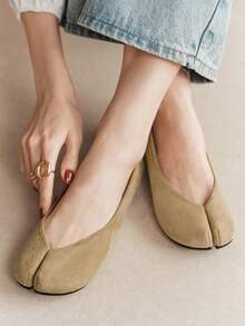 Rosivie WomenShoes Camel Round Toe Split Toe Flat Shoes Classic Retro Tabi Casual Commuter Street Style Cute - Camel - View 2