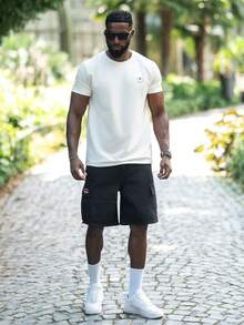 thenoahjr thenoahjr 男款寬鬆版式字母拼布翻蓋口袋牛仔短褲，純色黑色時尚街頭饒舌風格外出穿搭 - 黑色 - 查看 3