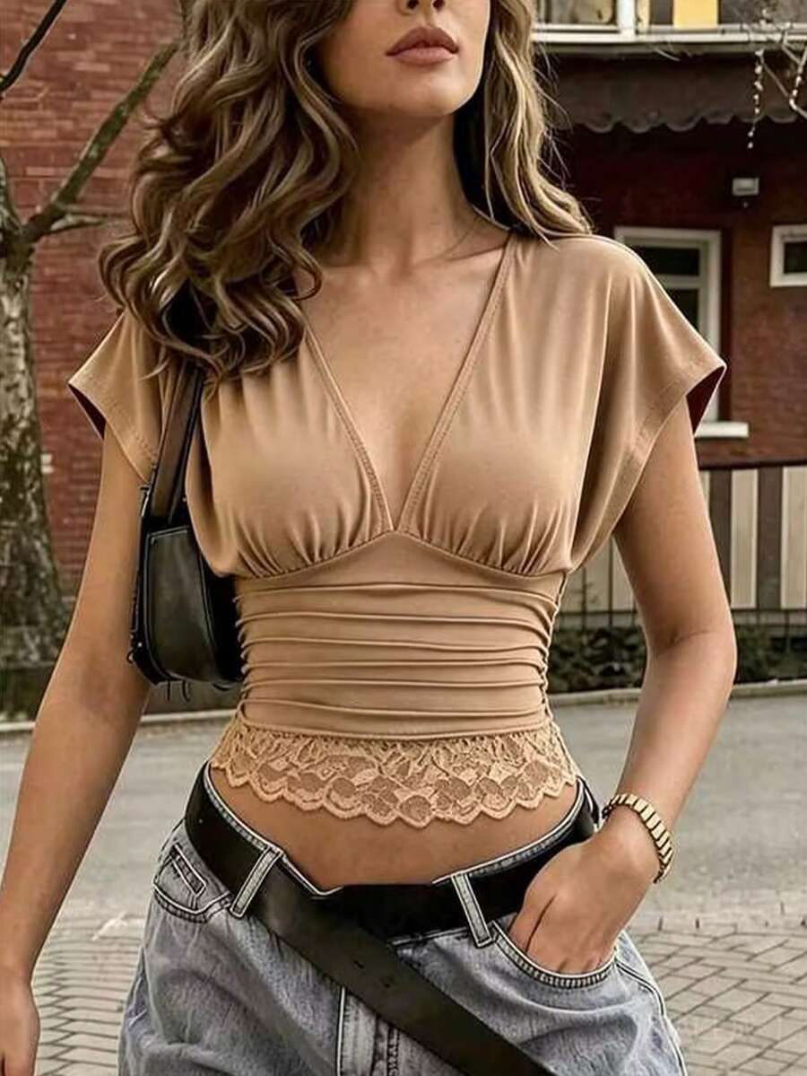 Rovax Atasan Seksi Wanita Warna Polos Model V-Neck Dalam Lengan Pendek Model Batwing dengan Hiasan Renda di Bagian Bawah - Khaki - View 1
