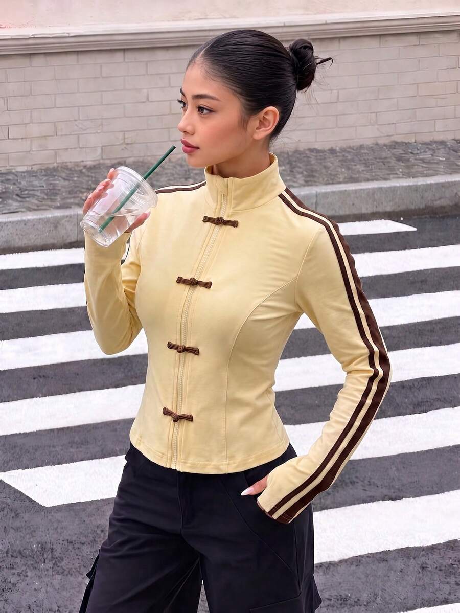 SHEIN 青少年女孩,經典百搭純色系列。衣物飾有手工縫製鈕扣封口,增添東方魅力 - 黃色 - 查看 1