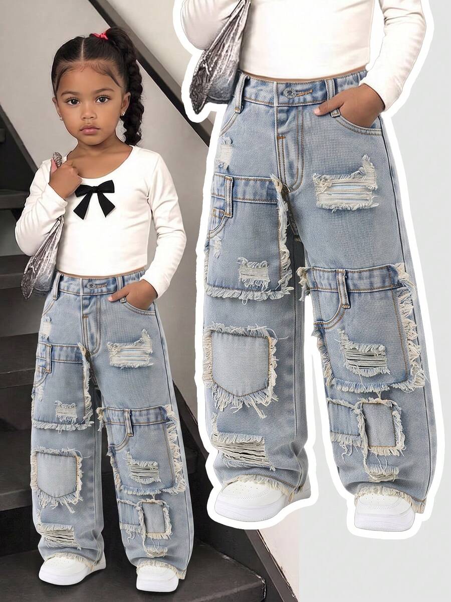 Denimly 青少女拼接刺繡破洞牛仔直筒褲,休閒時尚舒適校園穿搭推薦!淺洗藍舒適面料,膝蓋與腿部多處不對稱破洞設計,破洞處巧妙裝飾拼接刺繡工藝,展現個性與創意,高腰彈性腰頭,穿脫方便,直筒褲型修飾身形比例 - 淺色水洗藍 - 查看 1