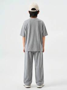 SHEIN 兒童青少年男童休閒學院風大字母壓紋圓領短袖T恤長褲2件套，適合通勤、上學、日常休閒出遊、運動，春夏季適用 - 灰色 - 查看 4