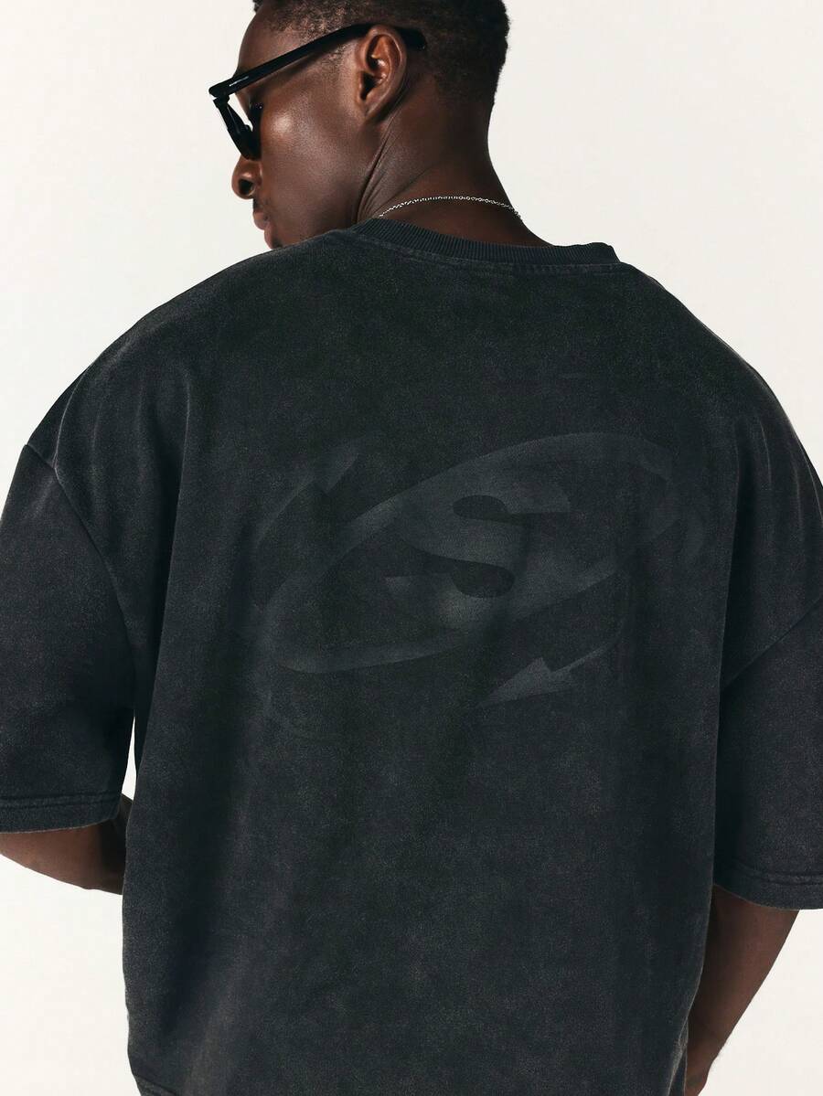 SUMWON Crop Fit Washed Black Oversized Crew Neck T-Shirt With Tonal Logo Back Print And Short Sleeves Streetwear Essential - Black - View 1