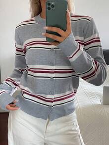 DAZY Cardigan Rajut Lengan Panjang Wanita Model Longgar Bergaris Vintage, Kerah Bulat, Kancing Tunggal, Serbaguna, dan Melangsingkan untuk Musim Gugur - Grey - View 2