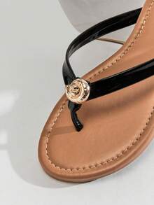 Solezae Women's Seashell T-Strap Round Toe Flip Flops Thong Pool Sandals - Black - View 5