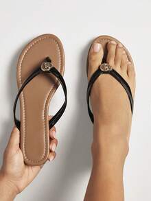 Solezae Women's Seashell T-Strap Round Toe Flip Flops Thong Pool Sandals - Black - View 3