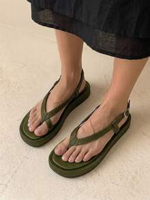 HighSole 春夏新款可調節扣設計夾腳露趾厚底增高女款涼鞋，城市極簡風，柔軟舒適防滑，適合通勤、購物、海邊度假、音樂節，百搭夏季穿搭 - 墨綠色 - 查看 6