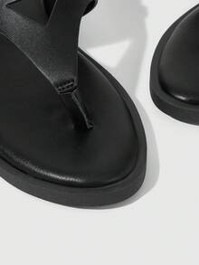 HighSole 女款方頭圓趾純色扣飾通勤職場百搭平底涼鞋，舒適一腳蹬 - 黑色 - 查看 3
