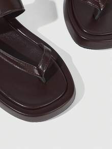 HighSole 極簡人字紋女款露趾後扣涼鞋，輕便都市休閒穿搭 - 咖啡棕 - 查看 3