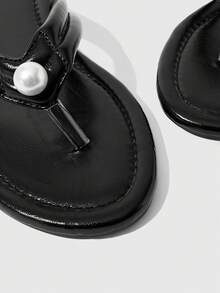 HighSole Women's Pearl Round Toe Flat Elegant Summer Black Upper Flat Toe-Post Slippers - Black - View 3