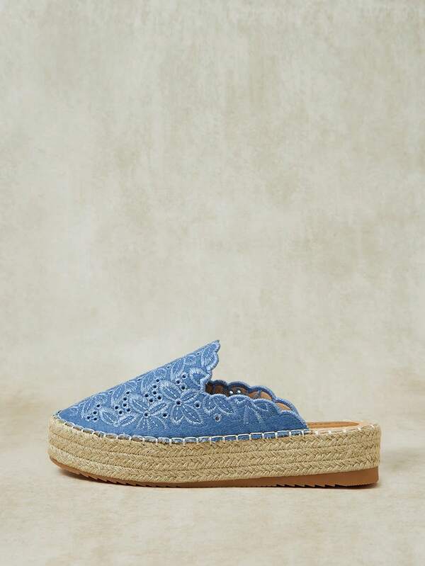 Styleloop Ladies Spring And Summer Slip-On Embroidery Flower Round Toe Leisure Beach Vacation Shoes Fisherman Shoes