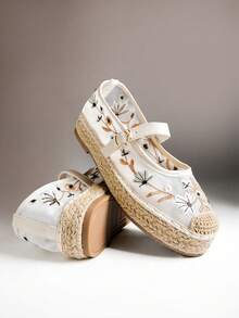 Solezae Women's Floral Embroidered Bohemian Style Vacation Shoes - White - View 7