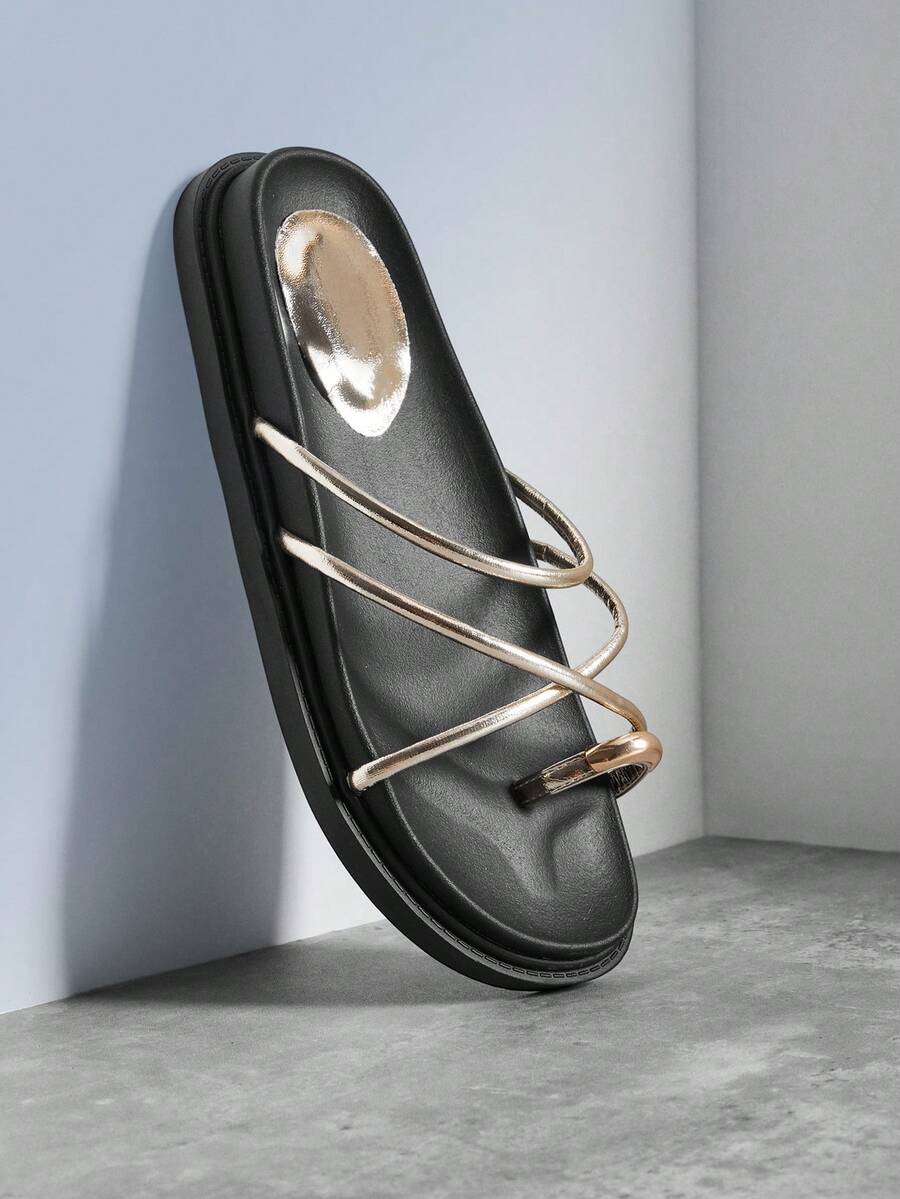 Solezae Women's Fashionable Comfortable Crisscross Toe Ring Slip-On Flat Sandals - Gold - View 1