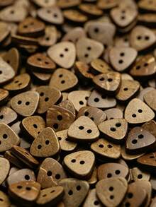 Botones triangulares de 2 orificios de cáscara de coco natural, botones de coco irregulares de dos tonos para ropa, costura, accesorios de manualidades DIY - Multicolor - Ver 7