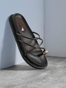 Solezae Women's Fashionable Comfortable Crisscross Toe Ring Slip-On Flat Sandals - Chocolate Brown - View 1