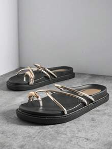 Solezae Women's Fashionable Comfortable Crisscross Toe Ring Slip-On Flat Sandals - Gold - View 6