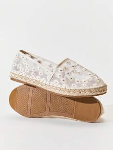 VACAZURE Women's Elegant Floral Embroidery Round Toe Flat Espadrilles - Beige - View 7