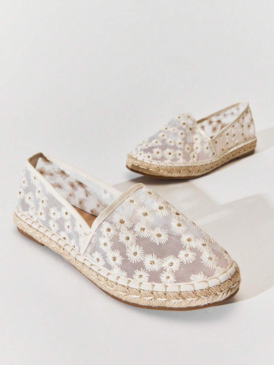 VACAZURE Women's Elegant Floral Embroidery Round Toe Flat Espadrilles - Beige - View 1