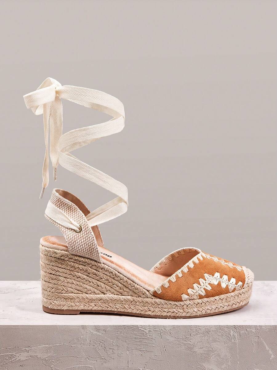 Styleloop Zapatos de plataforma con tacón de cuerda de cáñamo y cordones traseros, de ante con bordado retro color camello para mujer - Camel - Ver 1