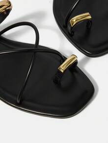 MOTF METAL CIRCLE CROSSED STRAP FLAT SANDALS, BLACK SUMMER OPEN-TOE SNEAKERS BEACH SANDALS - Black - View 8