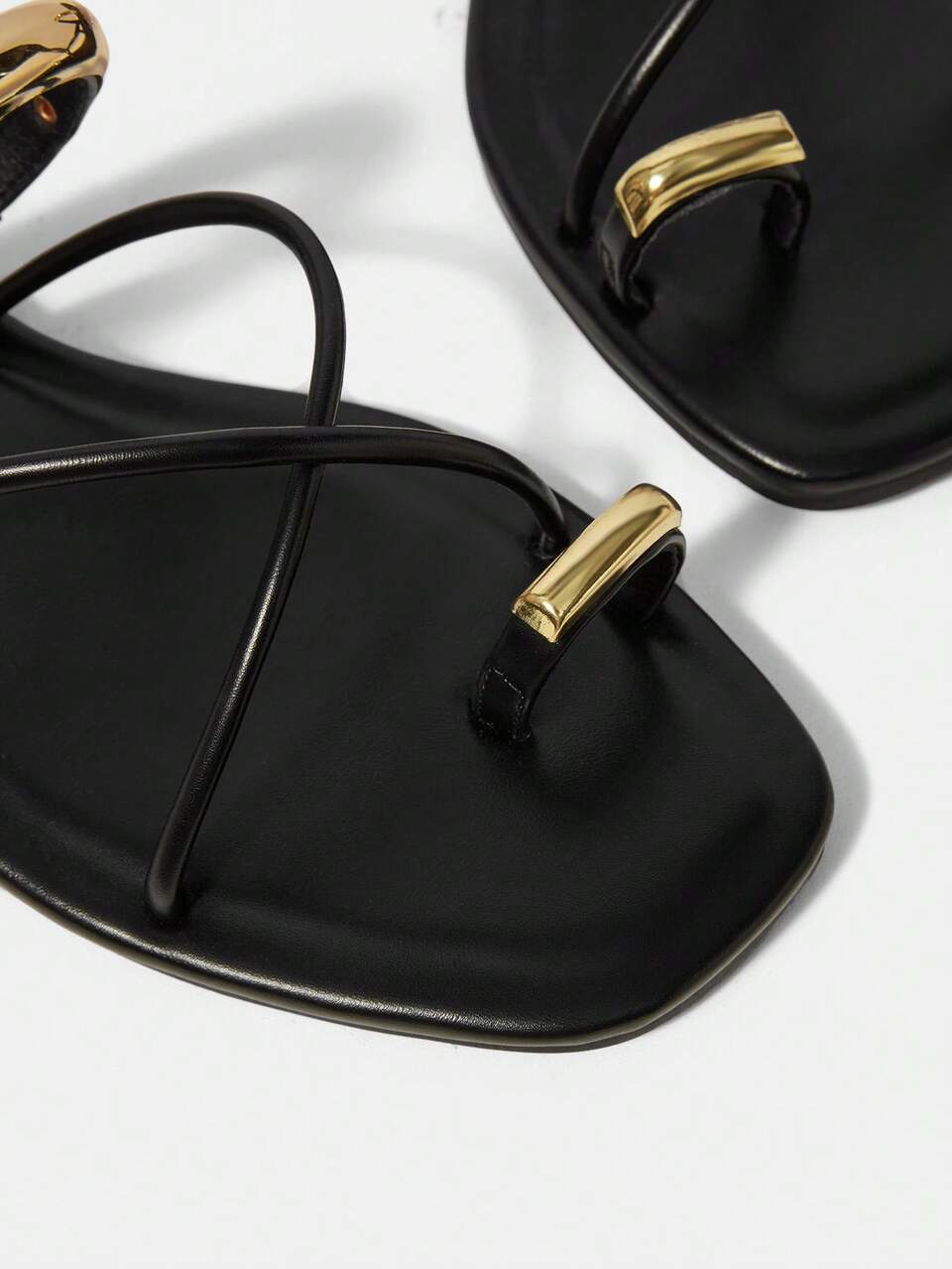 MOTF METAL CIRCLE CROSSED STRAP FLAT SANDALS, BLACK SUMMER OPEN-TOE SNEAKERS BEACH SANDALS