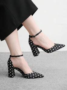 CUCCOO BIZCHIC 女款新款黑色波點緞面布料簡約優雅尖頭粗跟高跟鞋，女款扣環腳踝帶鏤空涼鞋，優雅 - 黑色波點 - 查看 1