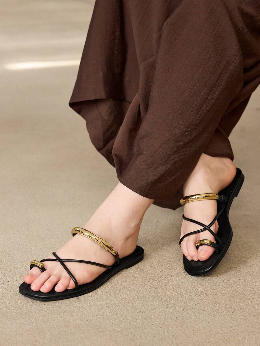 MOTF METAL CIRCLE CROSSED STRAP FLAT SANDALS, BLACK SUMMER OPEN-TOE SNEAKERS BEACH SANDALS - Black - View 1