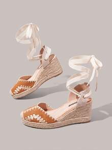 Styleloop Zapatos de plataforma con tacón de cuerda de cáñamo y cordones traseros, de ante con bordado retro color camello para mujer - Camel - Ver 3