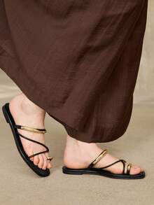 MOTF METAL CIRCLE CROSSED STRAP FLAT SANDALS, BLACK SUMMER OPEN-TOE SNEAKERS BEACH SANDALS - Black - View 6