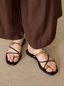 MOTF METAL CIRCLE CROSSED STRAP FLAT SANDALS, BLACK SUMMER OPEN-TOE SNEAKERS BEACH SANDALS - Black - View 5