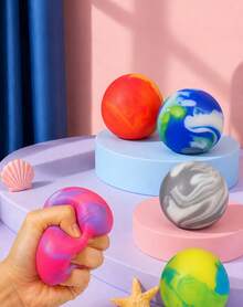 Hape 1個可攜式粉紫色星球壓力球，6cm/2.36in 彩色旋渦PVA填充擠壓球，光滑TPR外層，柔軟掌心握感手捏配件，適用辦公桌、辦公室、居家、旅行 - 彩色 - 查看 2