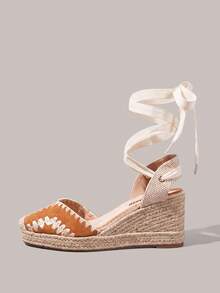 Styleloop Zapatos de plataforma con tacón de cuerda de cáñamo y cordones traseros, de ante con bordado retro color camello para mujer - Camel - Ver 9