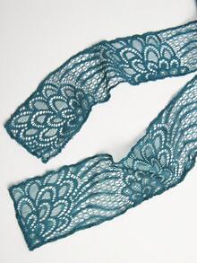 MUSERA Embroidered Patterened Headscarf
French Retro Lace Headscarf, Dark Green Hollow Design, Ambient Decorative Accessories - Dark Green - View 7