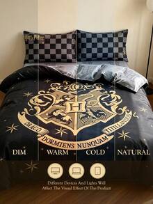 HARRY POTTER X SHEIN Set Sprei 3 Potong Bermotif, Terbuat dari Kain Lembut, Hangat, dan Bernapas. Sprei Pink Cocok untuk Tempat Tidur Single, Double, Queen, dan Queen Size. Dapat Dicuci dengan Mesin. - Hitam gelap - View 10