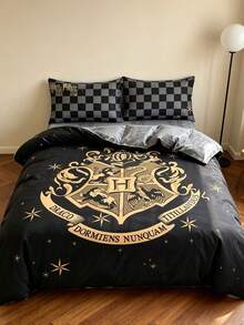 HARRY POTTER X SHEIN Set Sprei 3 Potong Bermotif, Terbuat dari Kain Lembut, Hangat, dan Bernapas. Sprei Pink Cocok untuk Tempat Tidur Single, Double, Queen, dan Queen Size. Dapat Dicuci dengan Mesin. - Hitam gelap - View 1