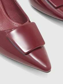 CUCCOO BIZCHIC 酒紅色亮面方扣尖頭 Slingback 涼鞋，細貓跟可調節綁帶低跟復古通勤約會高跟鞋 - 酒紅色 - 查看 5