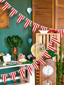 2 Sets Of Red-And-White Striped Triangular Bunting Flags, Carnival And Circus Decorative Supplies, Triangular Decorative Pennants, Layout Materials For New Year Celebration Events, Red-And-White Striped Triangular Flags - Raise the Flag - View 5