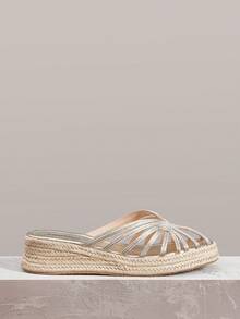 Styleloop Sandal Platform Wanita dengan Hiasan Garis Emas, Gaya Pomessian, Cocok untuk Liburan, Kencan Sehari-hari, Pantai, Perjalanan Santai - Emas - View 8