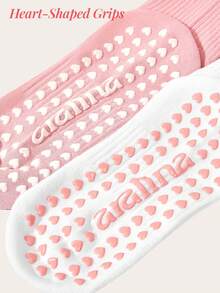 Aralina Pilates Princess Aesthetic (Straight Edge) 復古條紋羅紋針織襪，可愛愛心防滑底，休閒運動風 2 入組，鞋底印有防滑 Logo，適用瑜伽、皮拉提斯、健身房運動 - 粉色+白色 - 查看 2