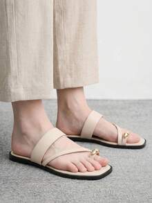 CUCCOO BIZCHIC 夏季新款杏色條紋金屬扣夾腳女式平底涼拖鞋 休閒時尚百搭舒適通勤女式平底涼鞋 - 杏色 - 查看 5
