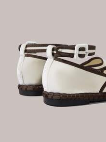 Styleloop Sepatu Flat Wanita Warna Beige Vintage dengan Tali Beludru - Krem - View 5