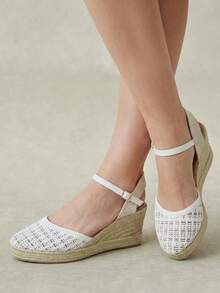 Styleloop Women's Vacation Style Hollow Woven Pull-Up Belt Hemp Rope Wedge Heel Platform Shoes - White - View 2