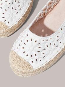 Styleloop Women's Flat Bottom Round Toe Electric Embroidery Flower Hollow Hemp Rope Beach Leisure Holiday Sandals, A Must For Travel, Holiday Wear, Summer Wear - White - View 7